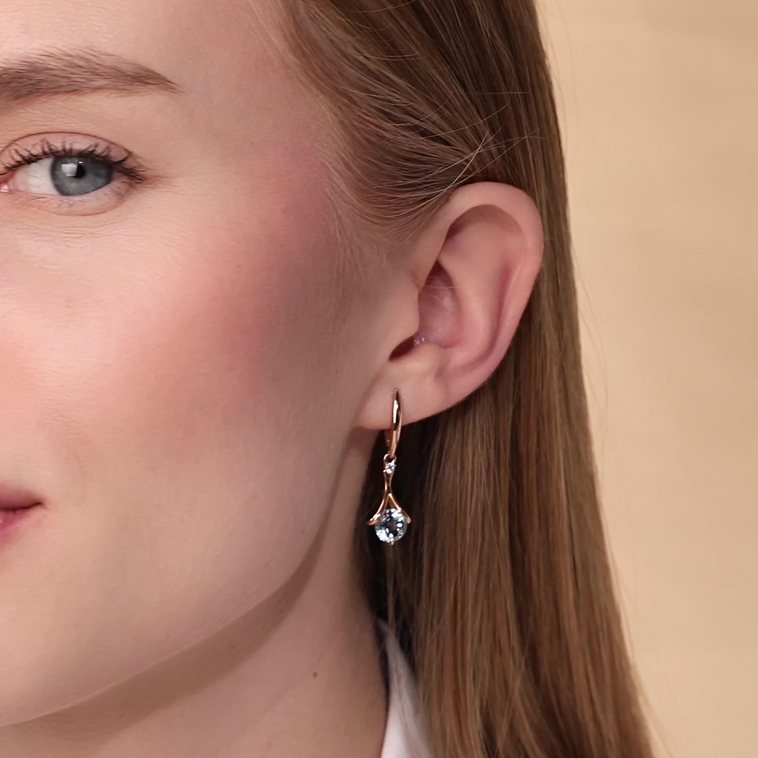 Золотые серьги с топазами Sky и фианитами
