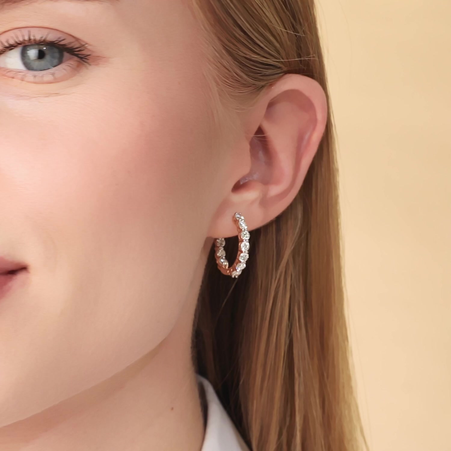 Золотые серьги с бриллиантами выращенными