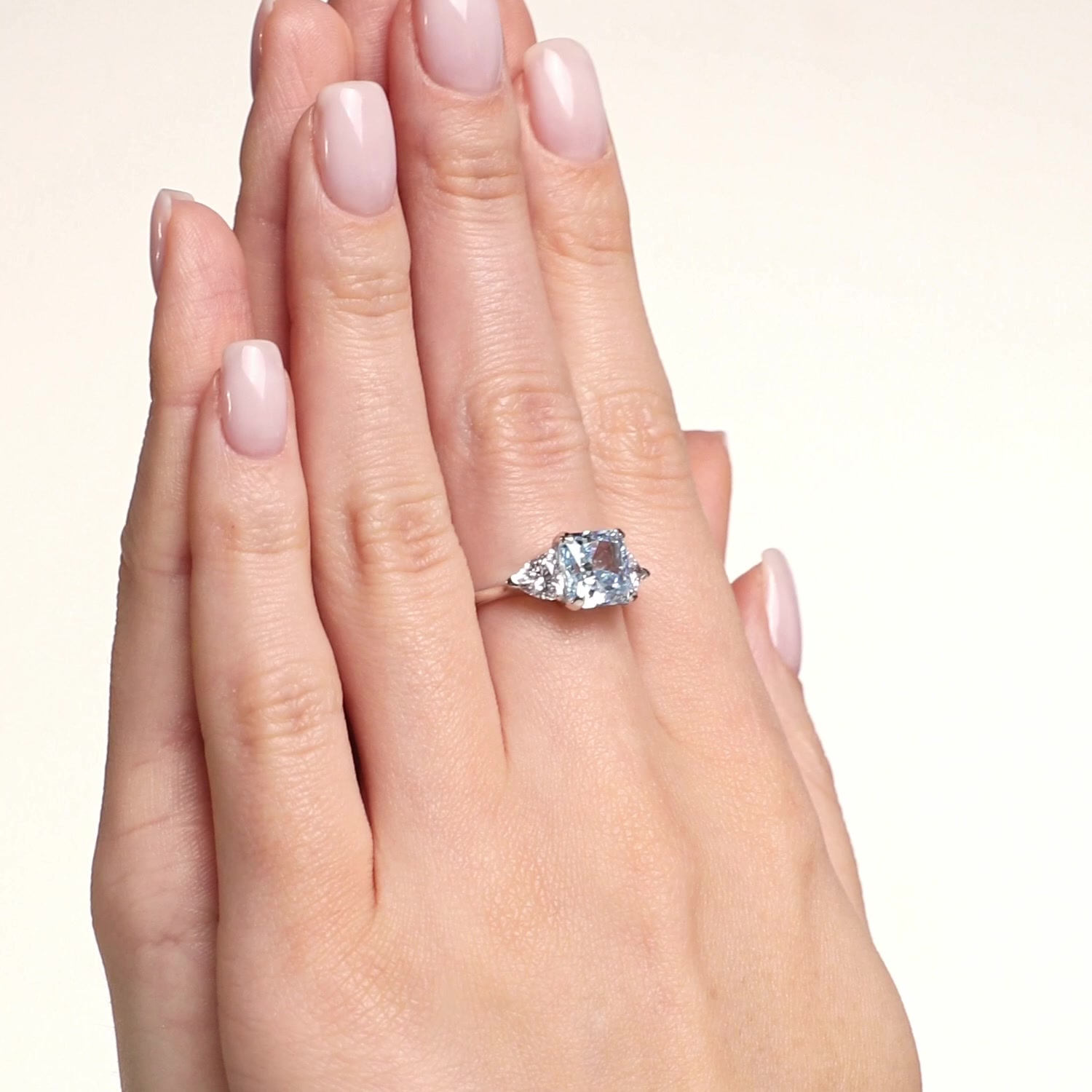 Серебряное кольцо с фианитами