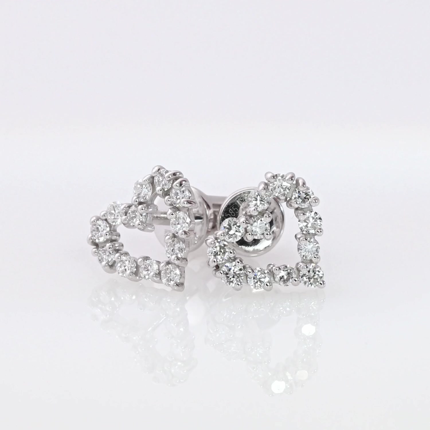 Золотые серьги с бриллиантами выращенными