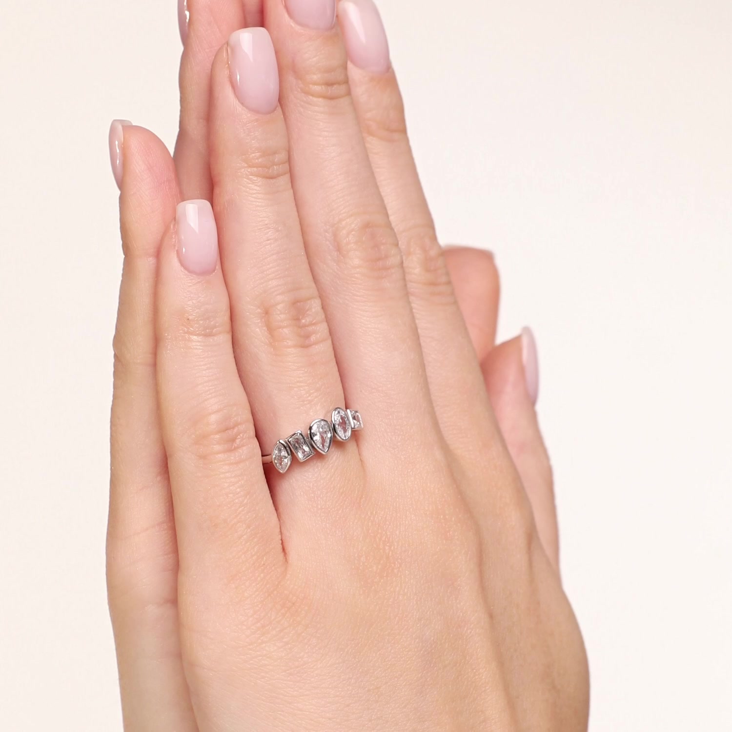 Серебряное кольцо с фианитами