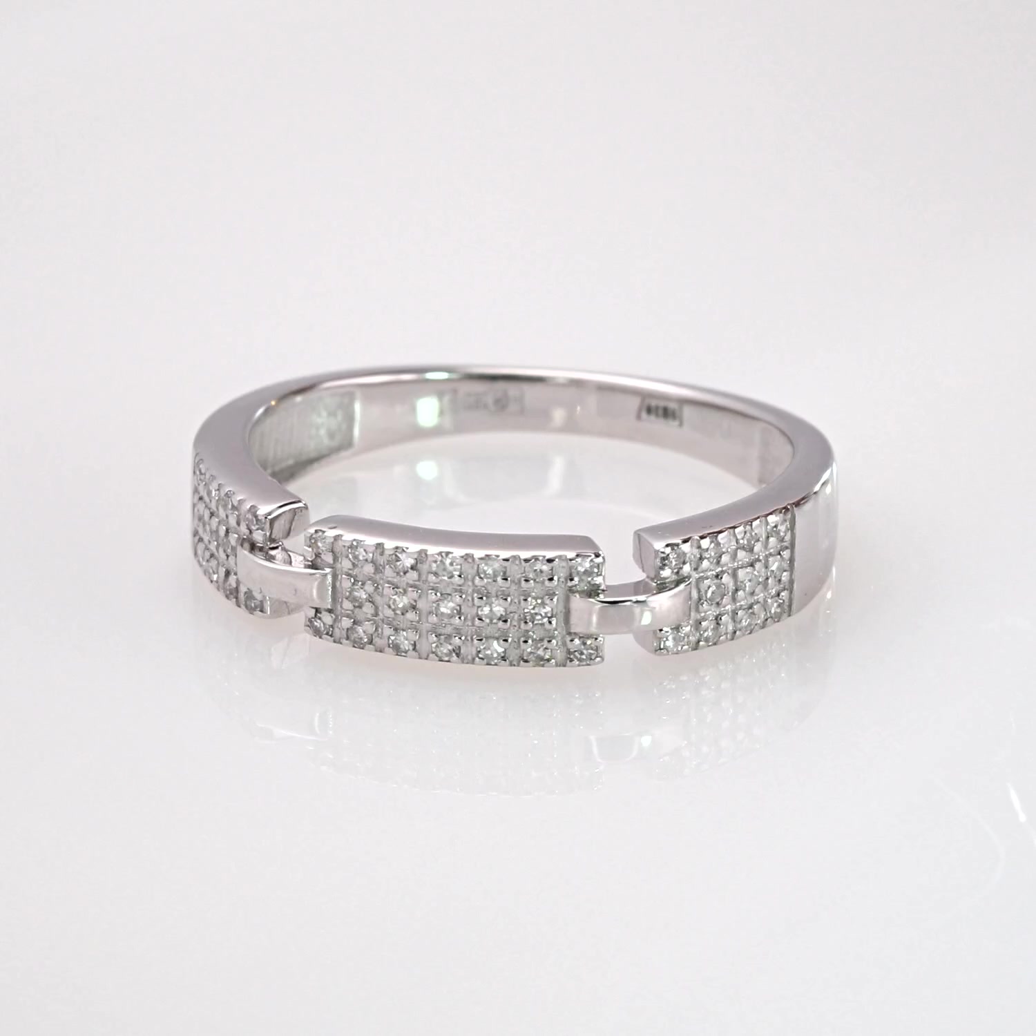 Золотое кольцо с бриллиантами