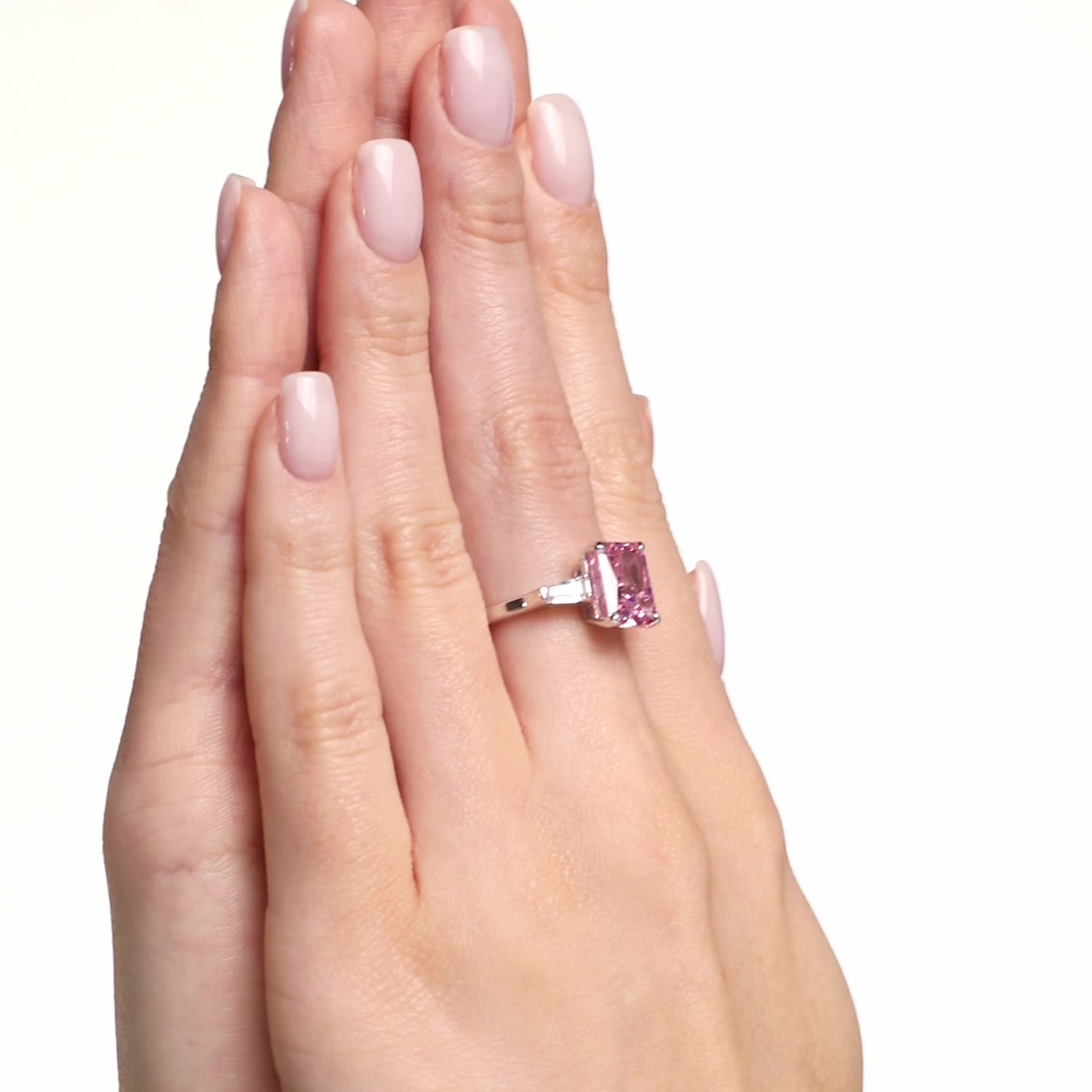 Серебряное кольцо с фианитами