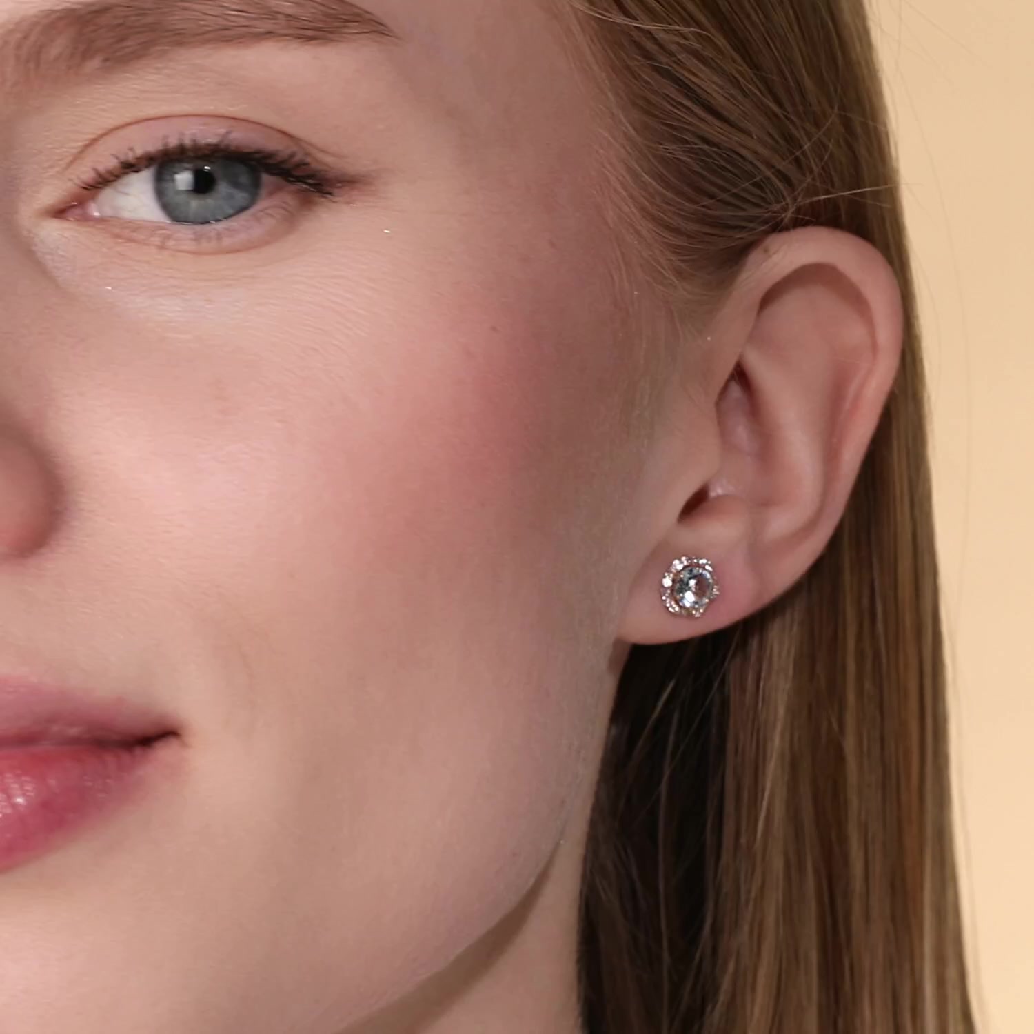 Золотые серьги с топазами Sky и фианитами