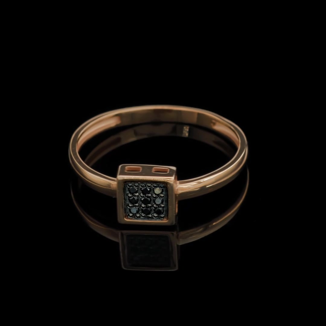 Золотое кольцо с черными бриллиантами