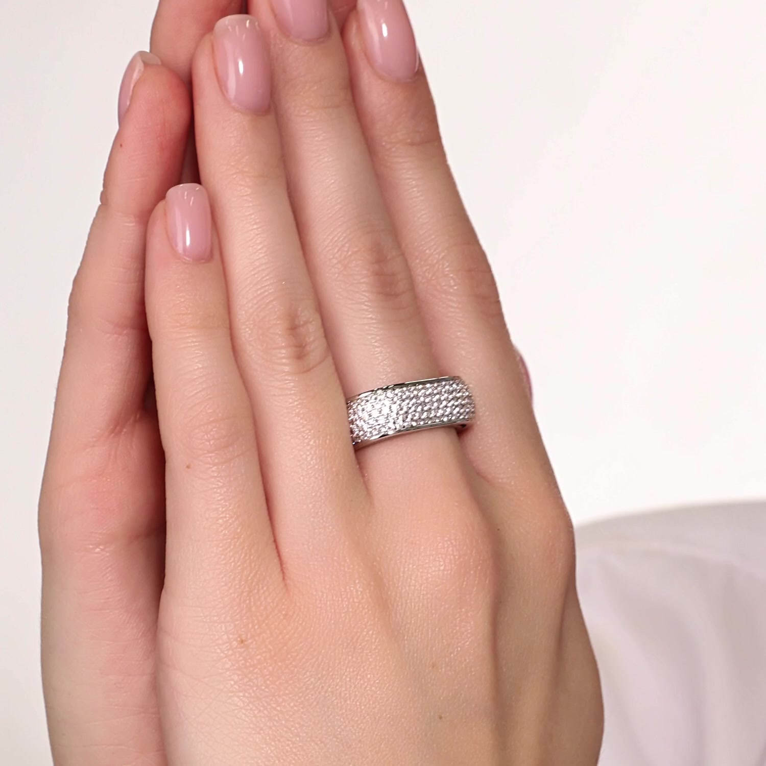 Серебряное кольцо с фианитами