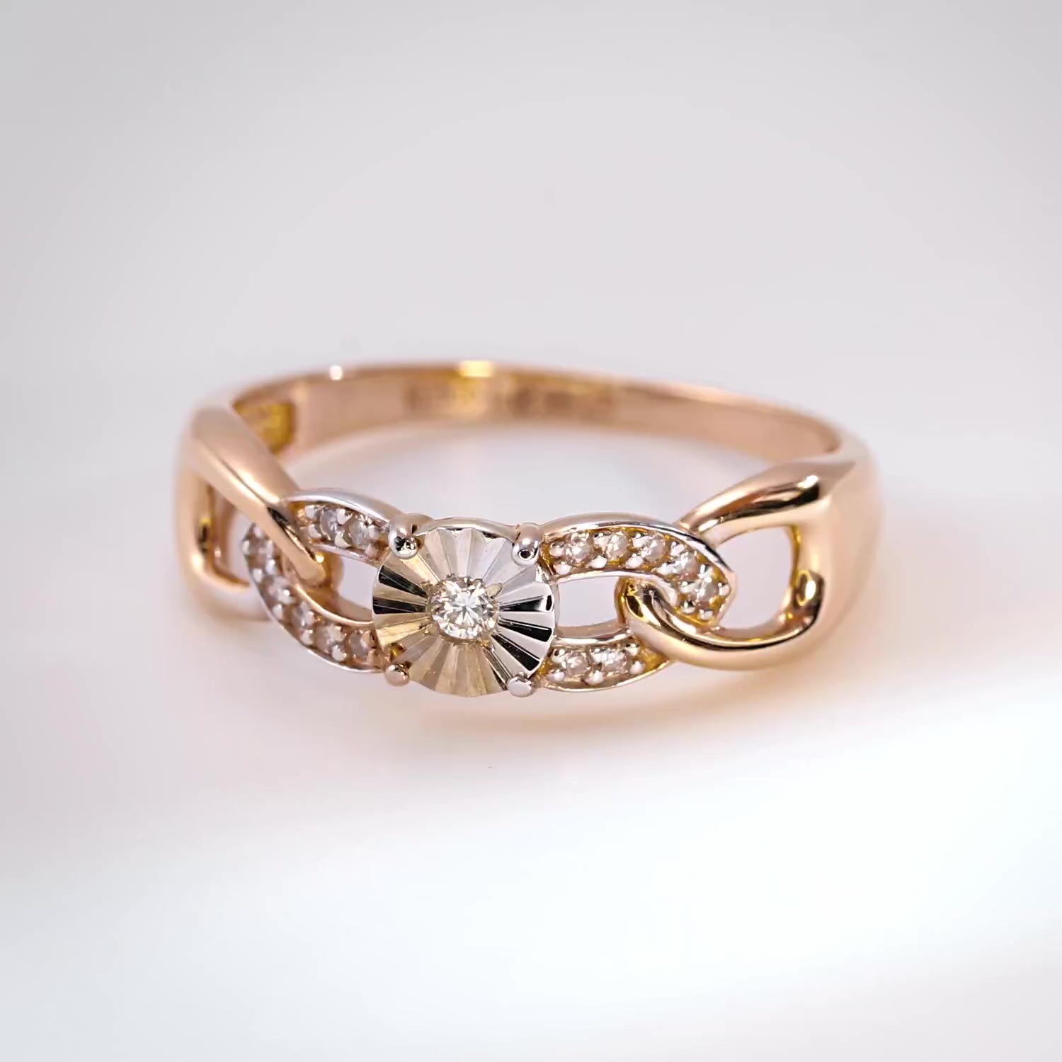 Золотое кольцо с бриллиантами