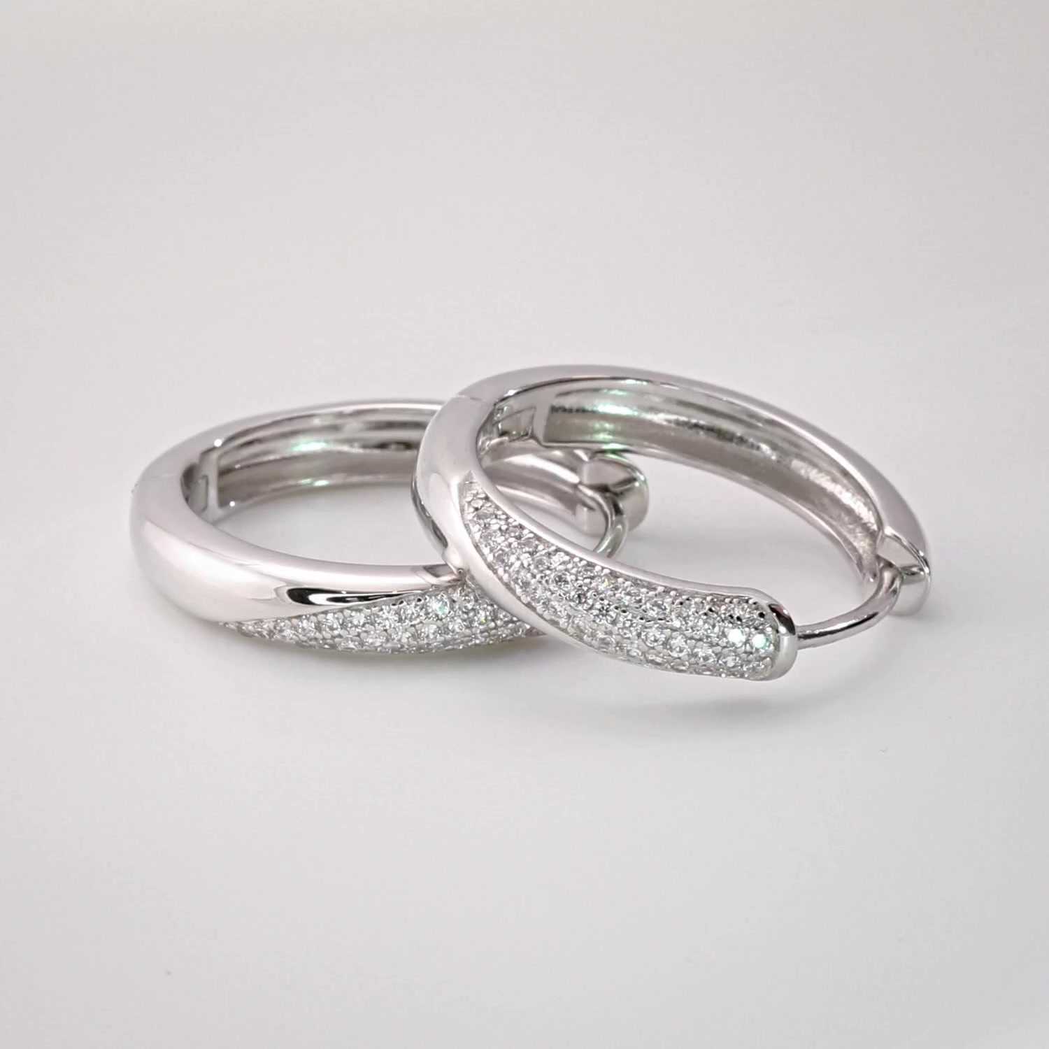 Серебряные серьги с фианитами