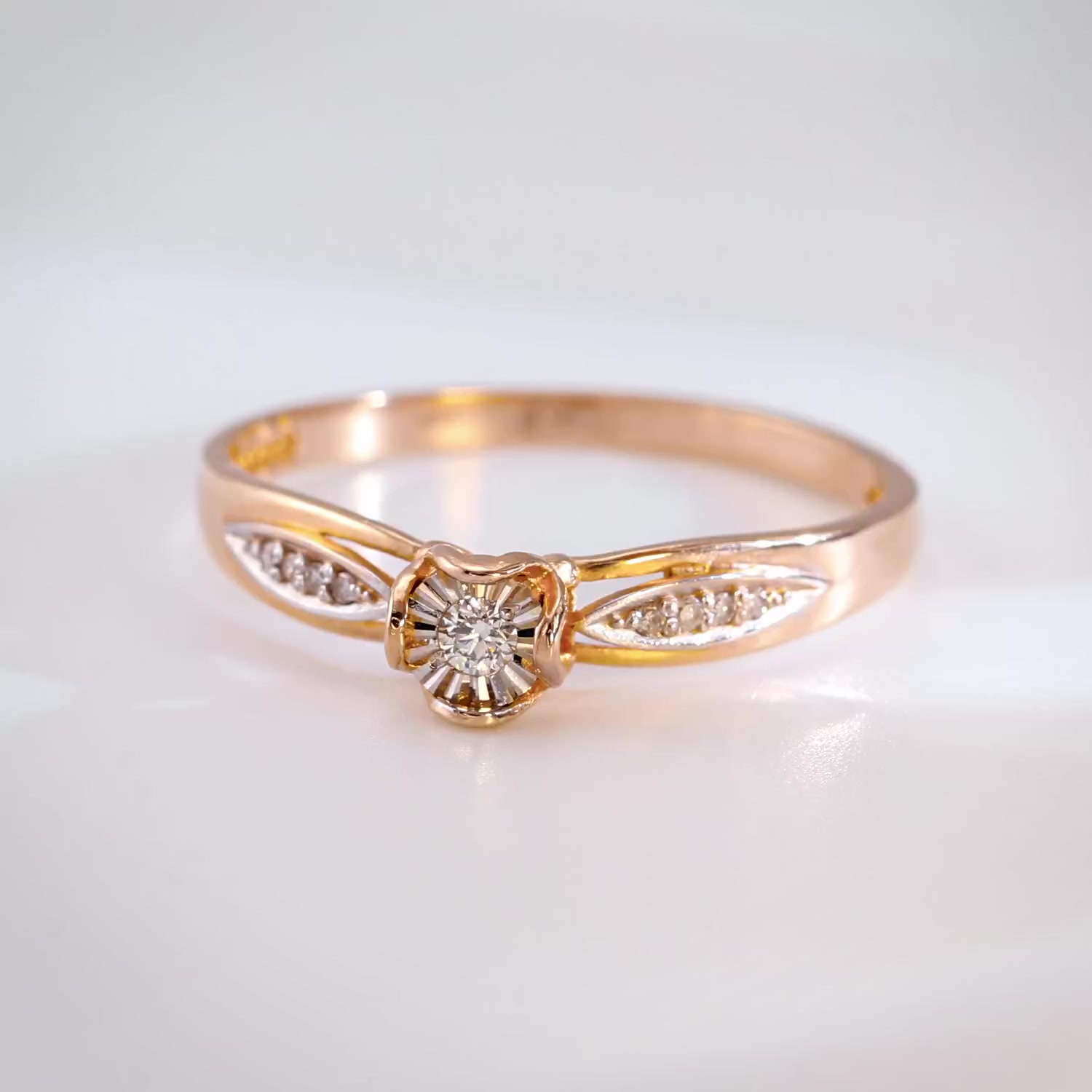 Золотое кольцо с бриллиантами