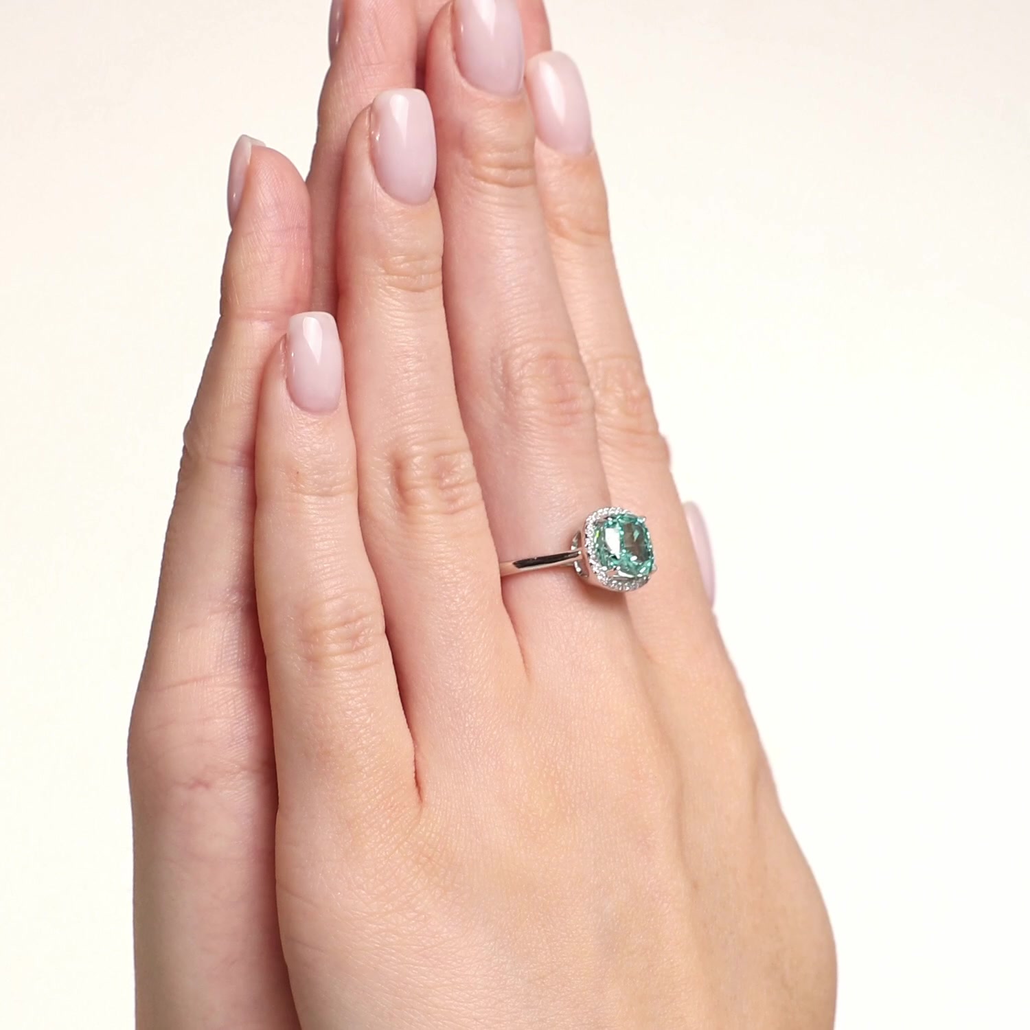 Серебряное кольцо с фианитами