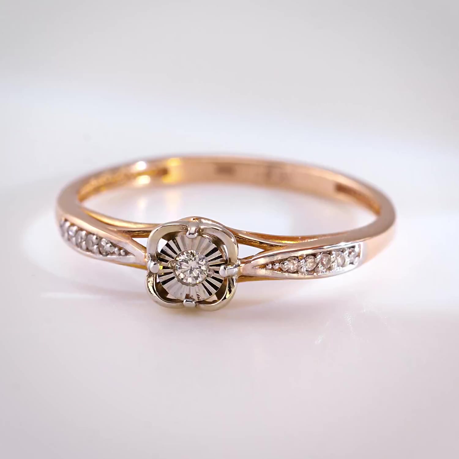 Золотое кольцо с бриллиантами