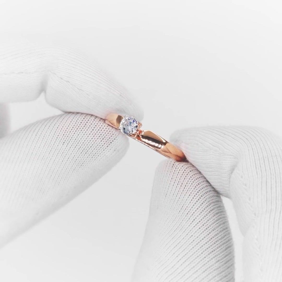 Золотое кольцо с фианитом