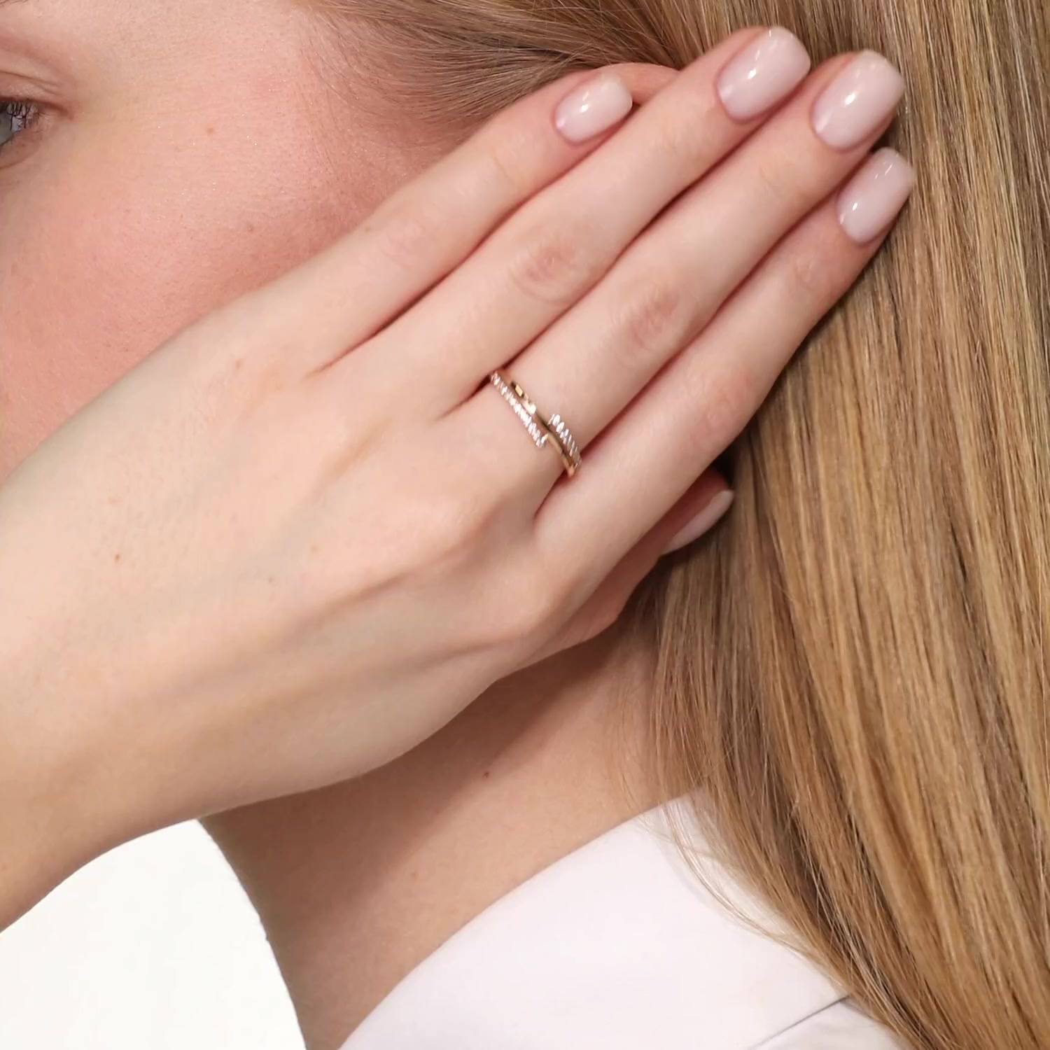 Золотое кольцо с фианитами