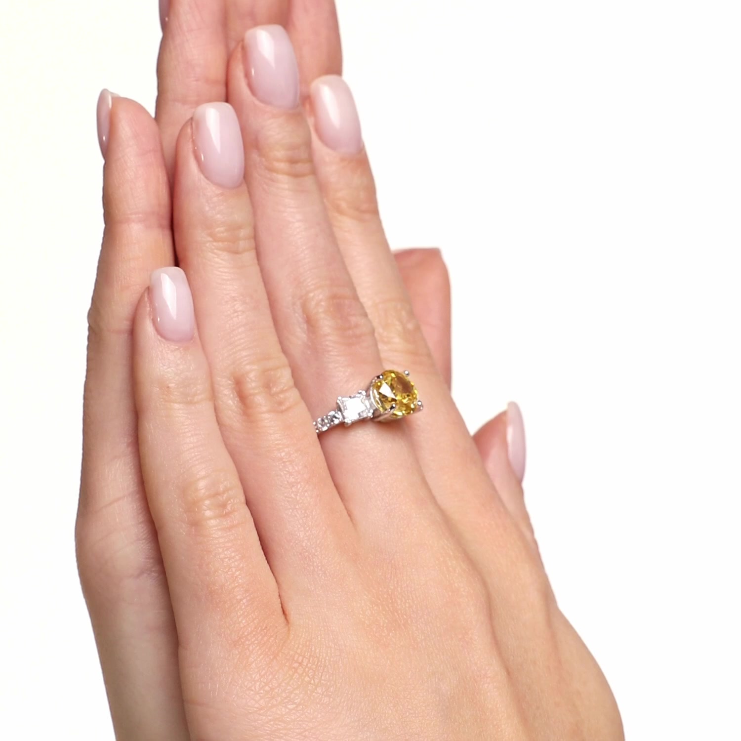 Серебряное кольцо с фианитами