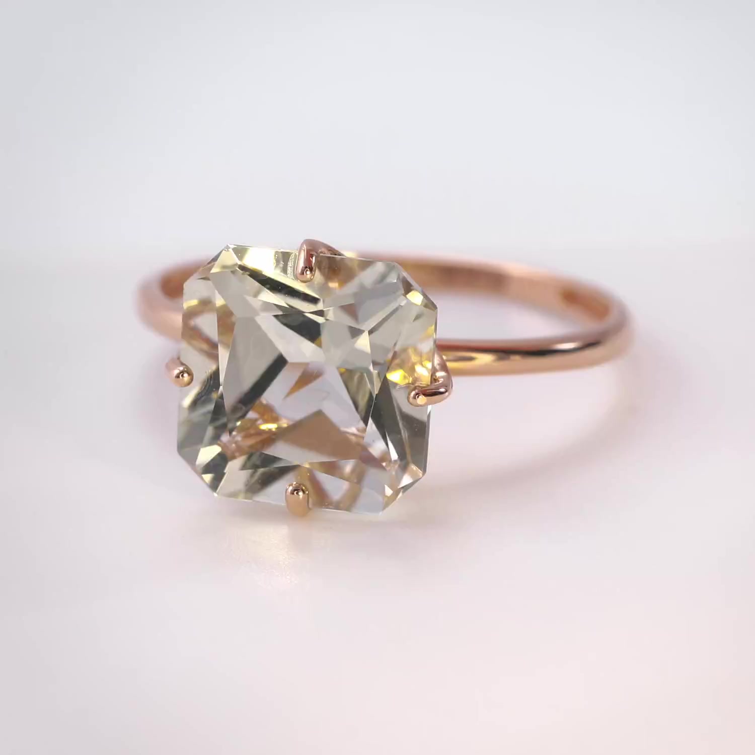 Золотое кольцо с празиолитом