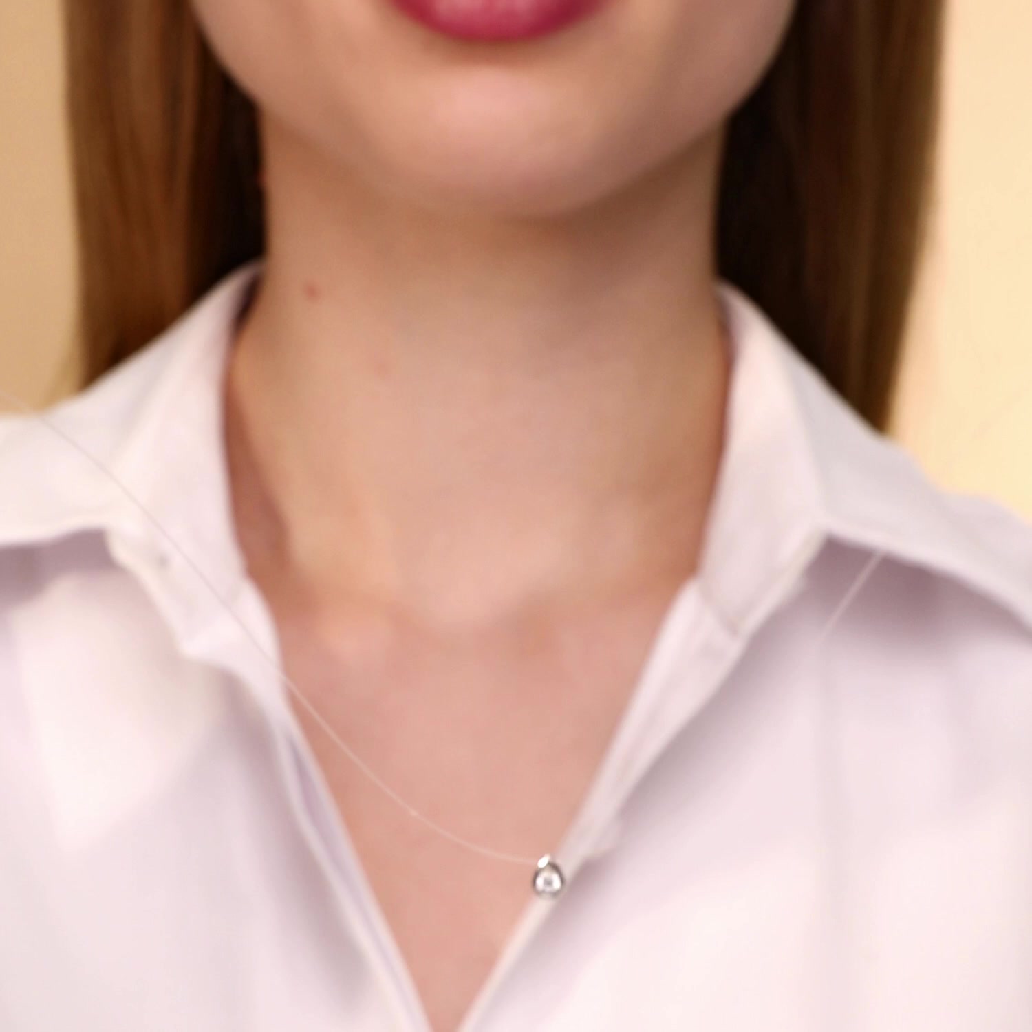 Серебряное колье на леске с фианитом