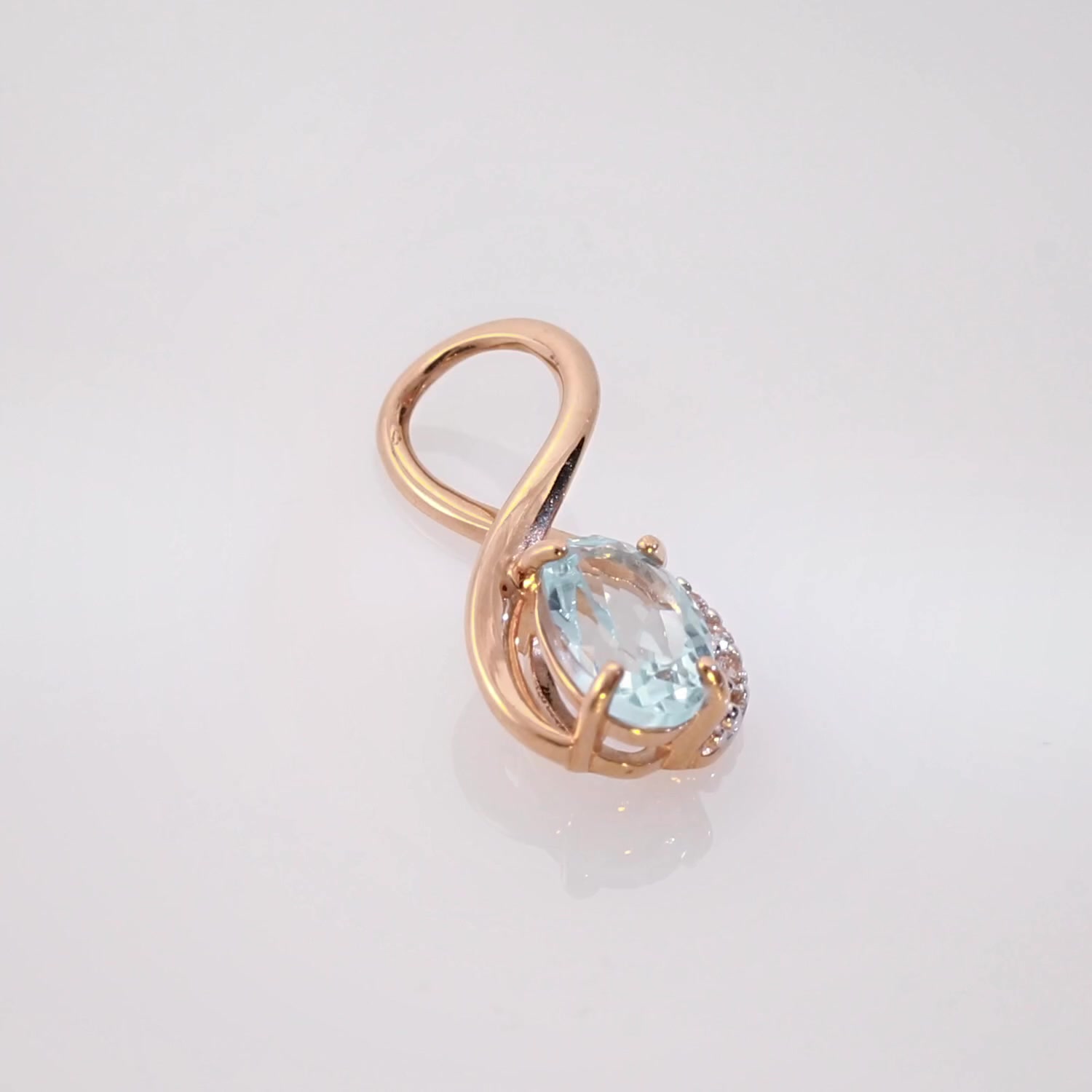 Золотая подвеска с топазом Sky и фианитами