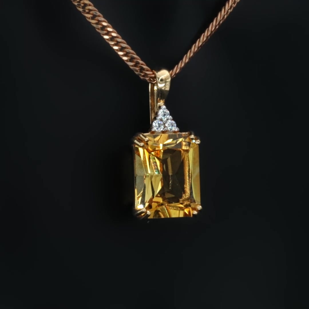 Золотая подвеска с цитрином и фианитами