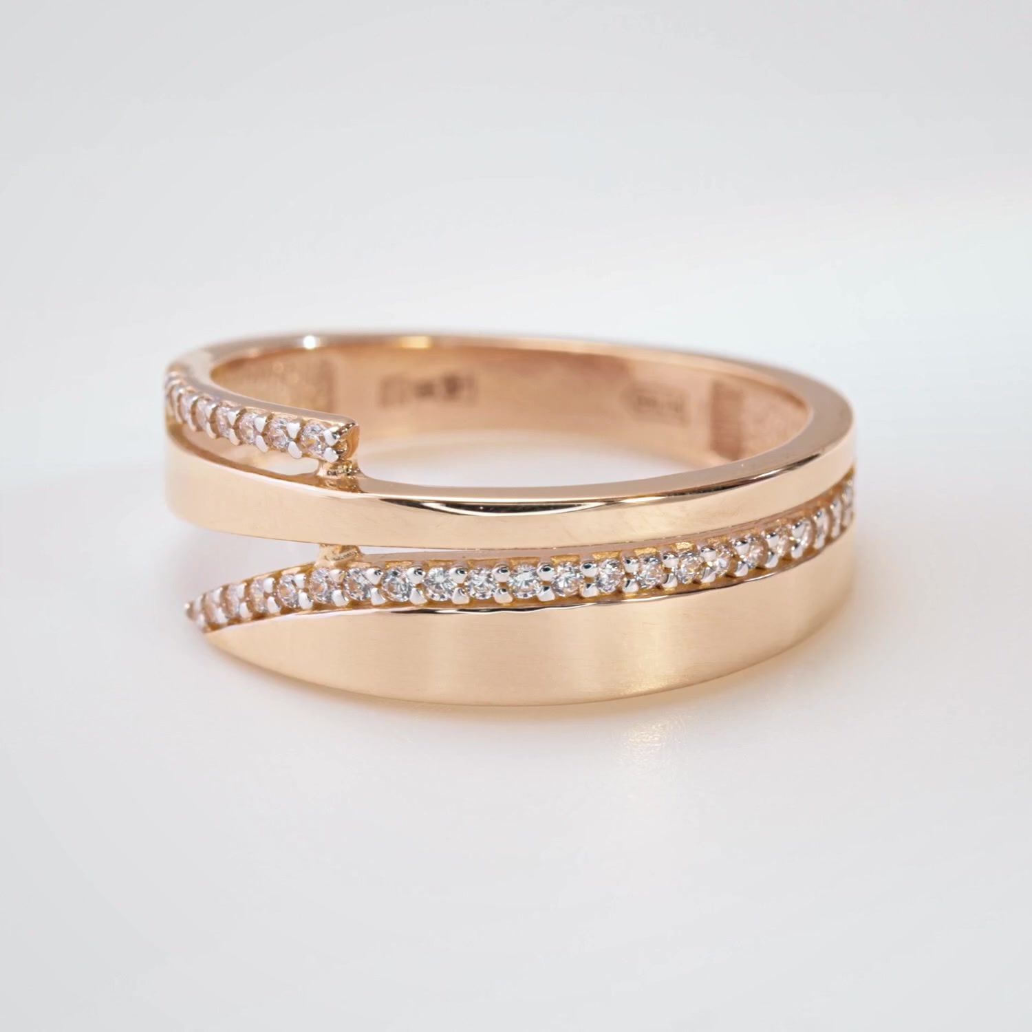 Золотое кольцо с фианитами