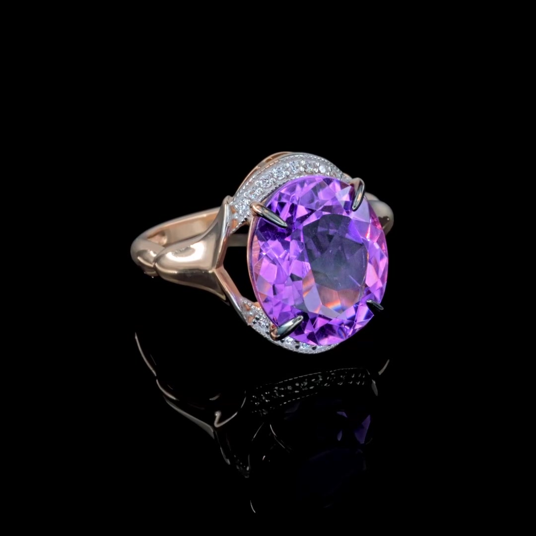 Золотое кольцо с аметистом и фианитами