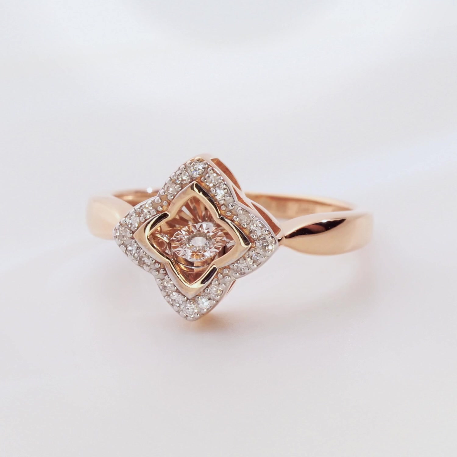 Золотое кольцо с бриллиантами