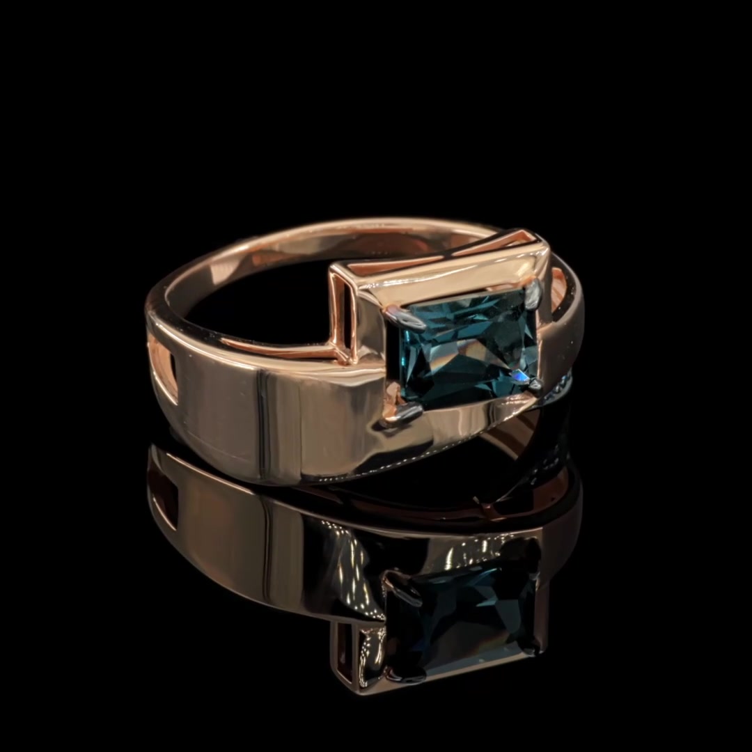 Золотое кольцо с топазом London и фианитами