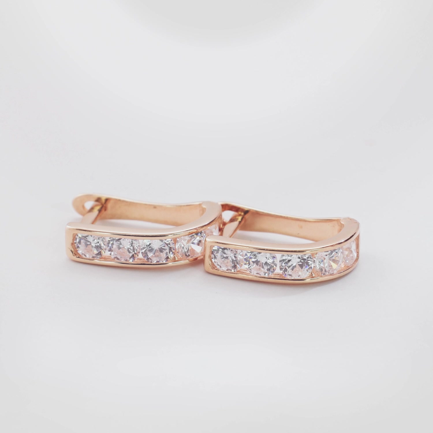 Золотые серьги с фианитами