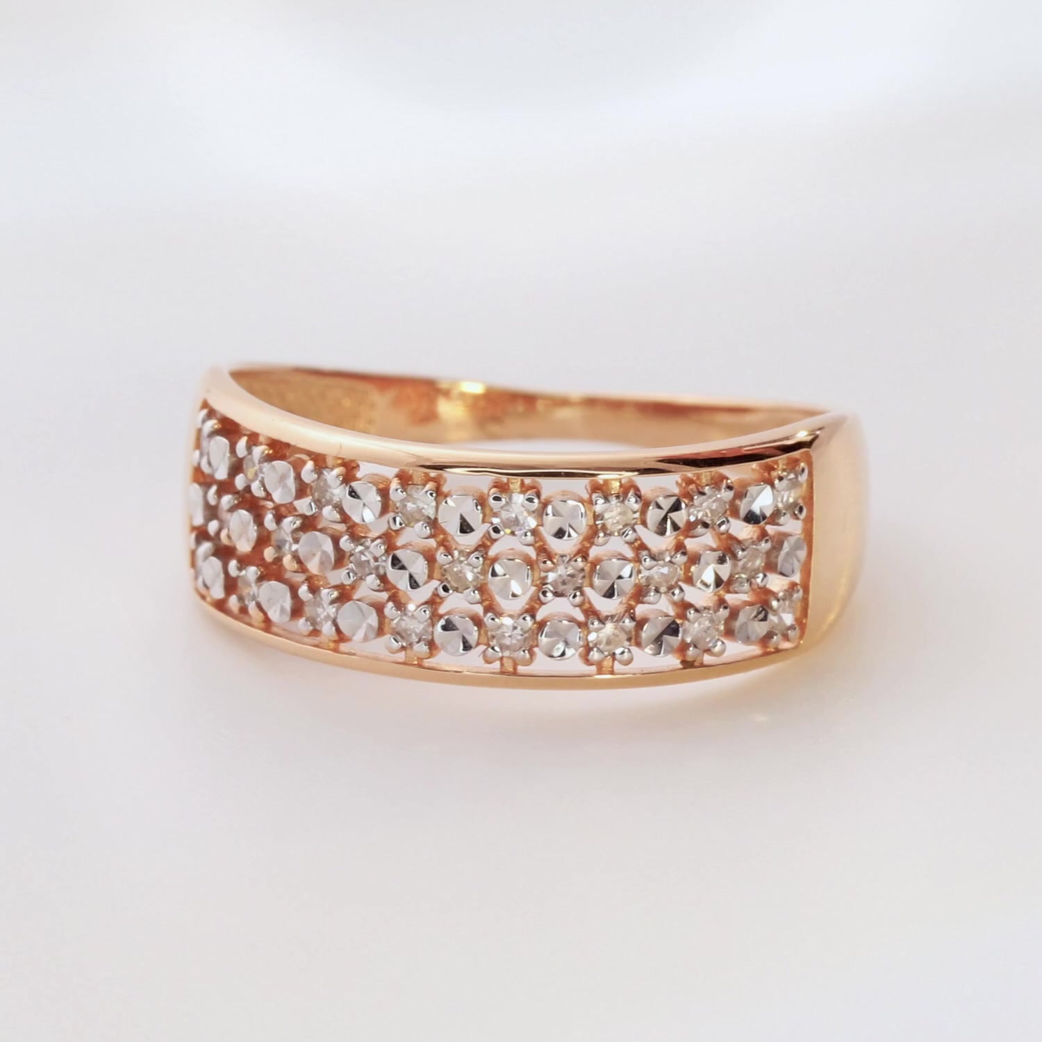 Золотое кольцо с бриллиантами