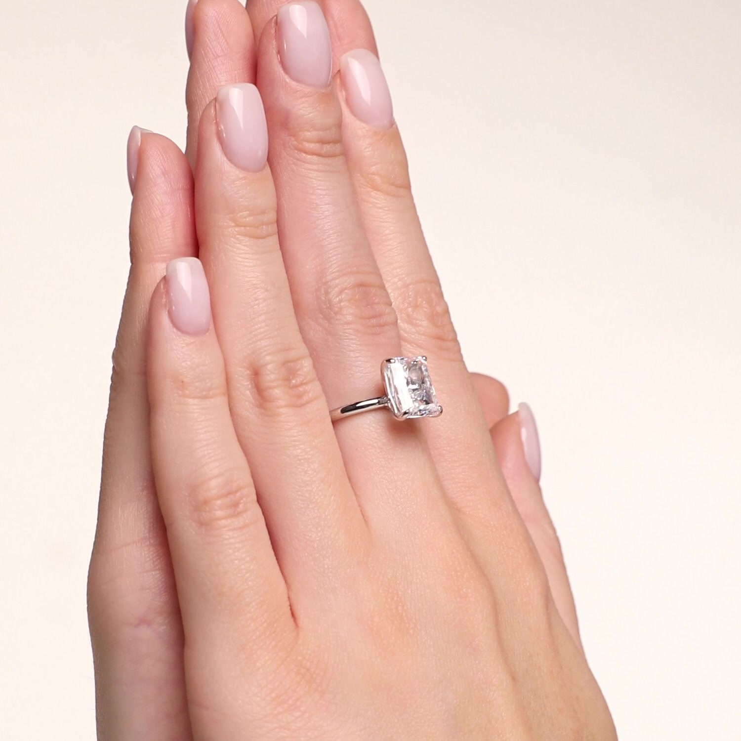 Серебряное кольцо с фианитом