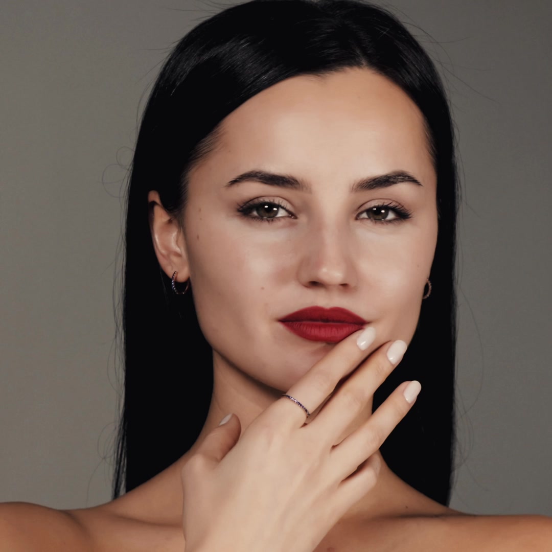 Золотые серьги с сапфирами выращенными