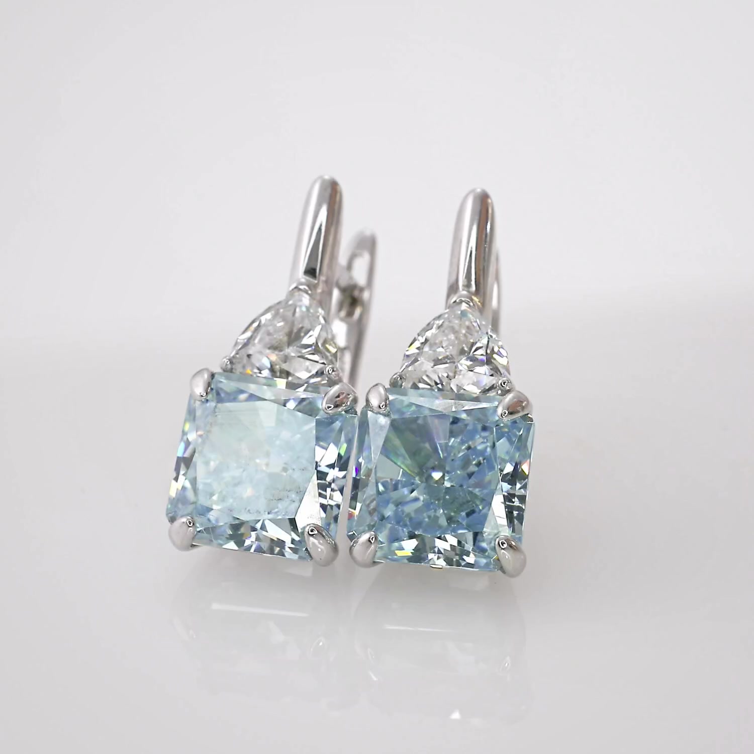 Серебряные серьги с фианитами