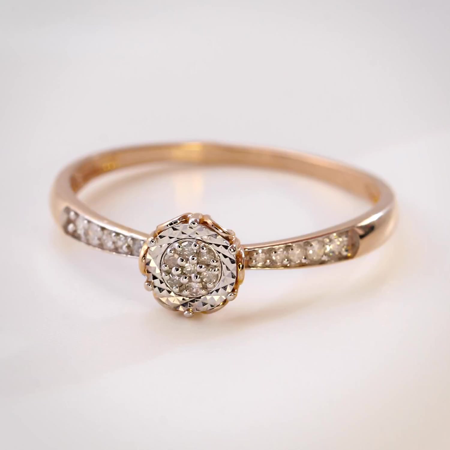 Золотое кольцо с бриллиантами