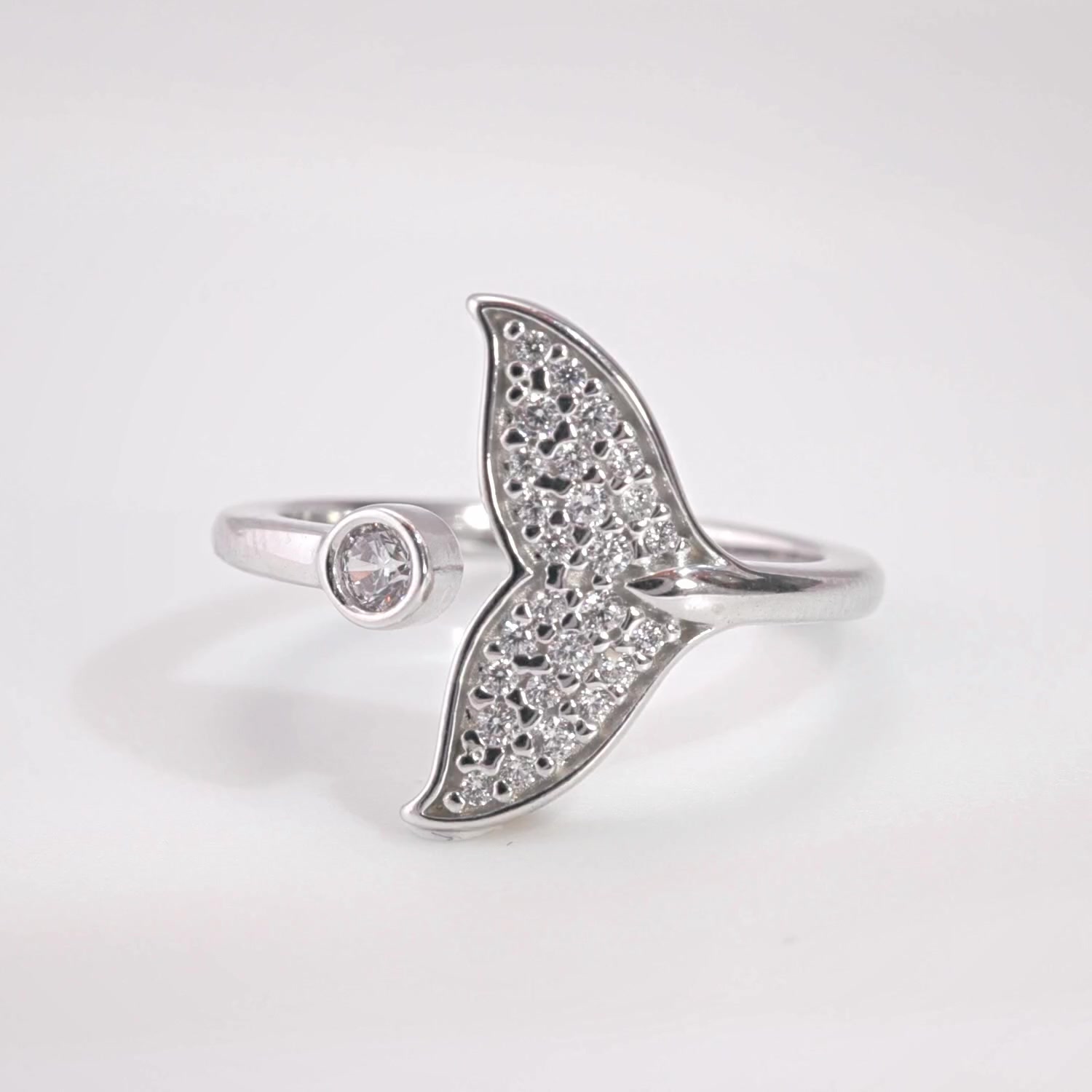 Серебряное кольцо с фианитами