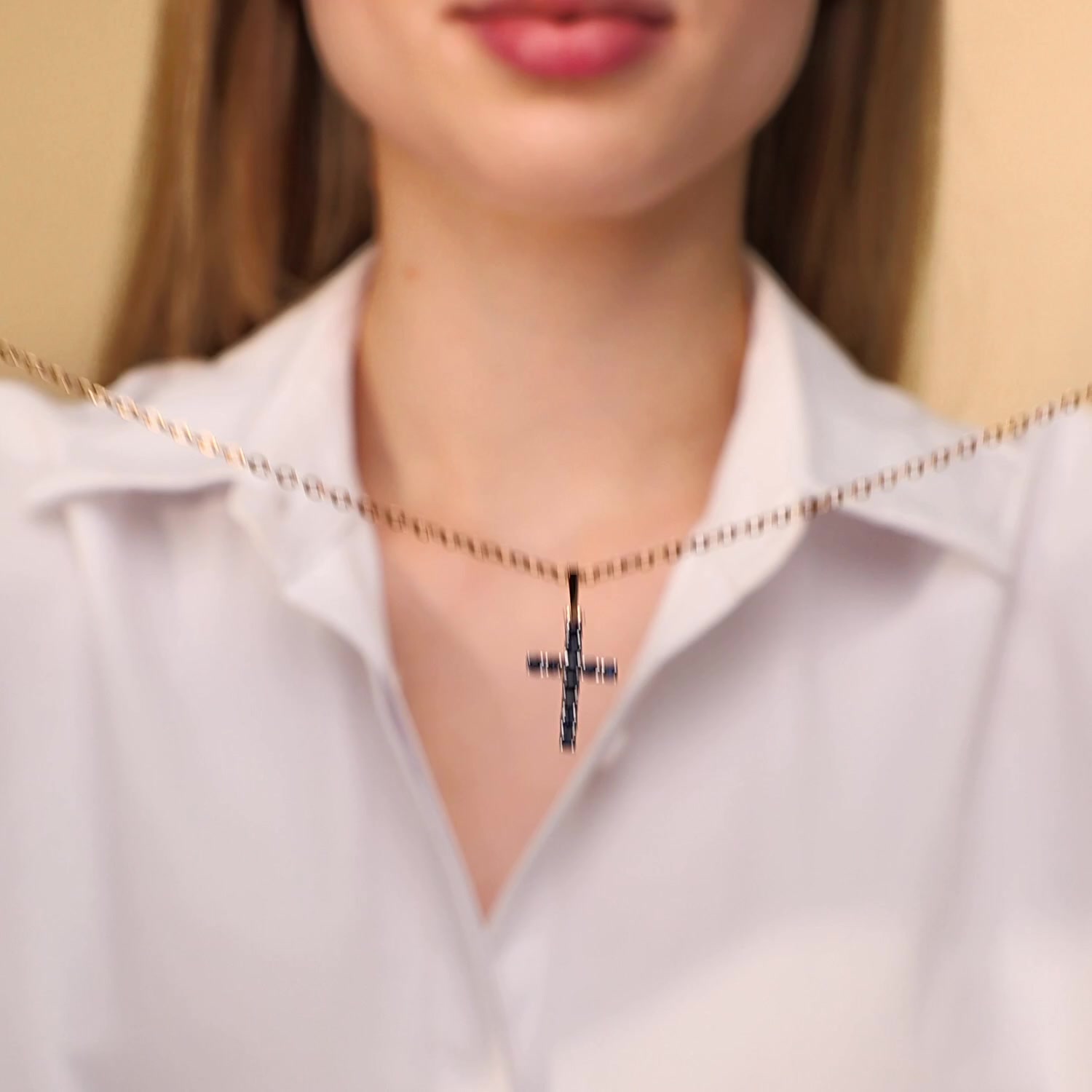 Золотая подвеска с сапфирами