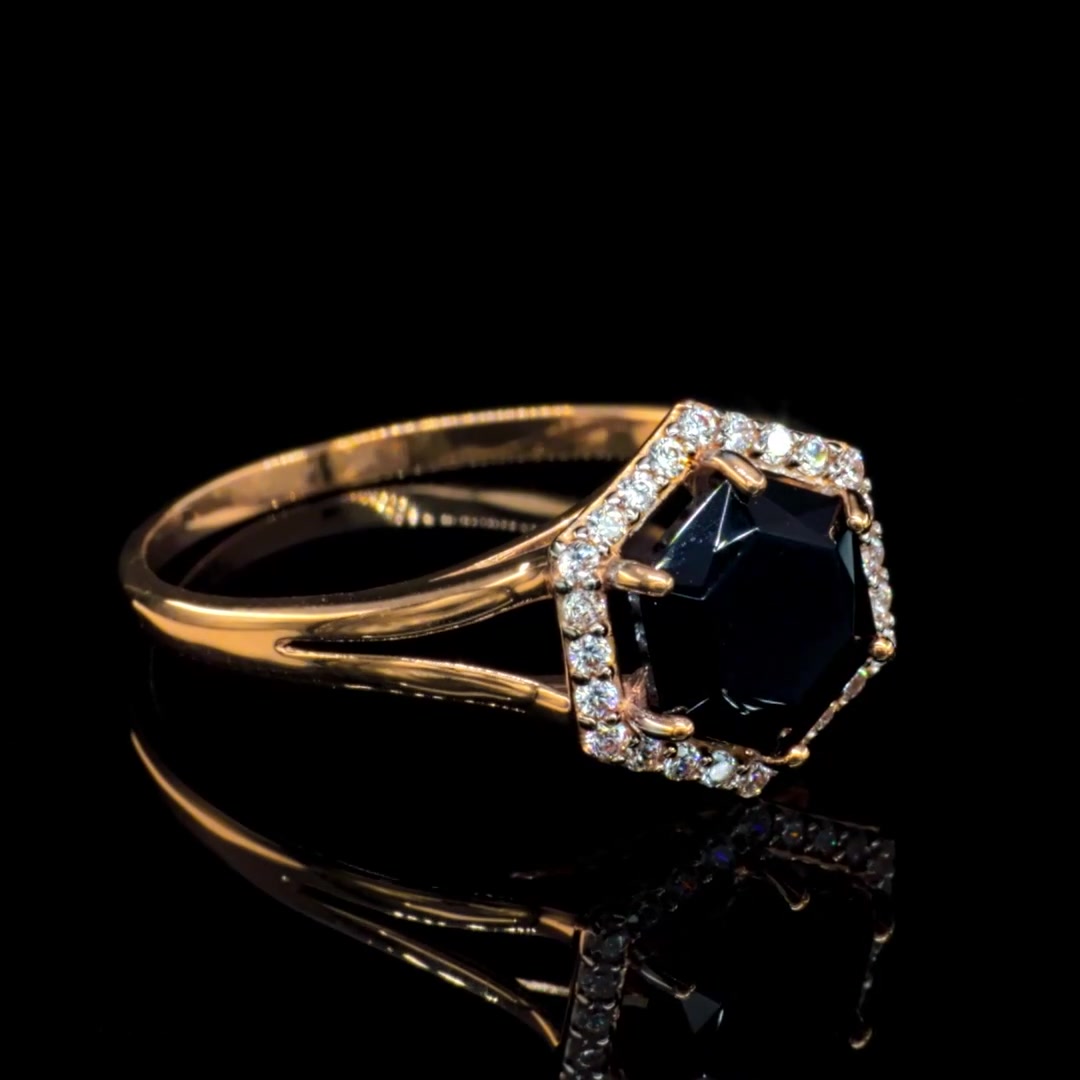 Золотое кольцо с агатом и фианитами