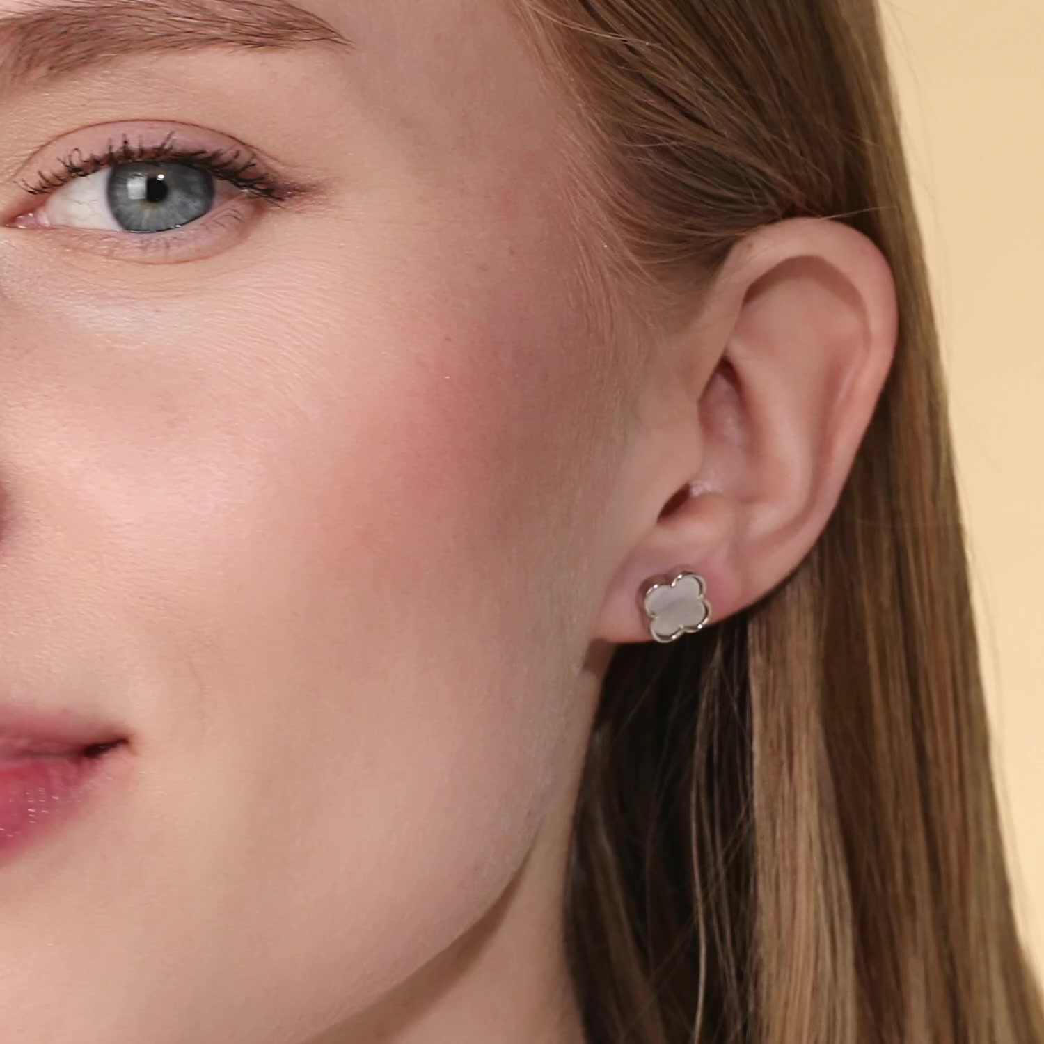 Золотые серьги с эмалью