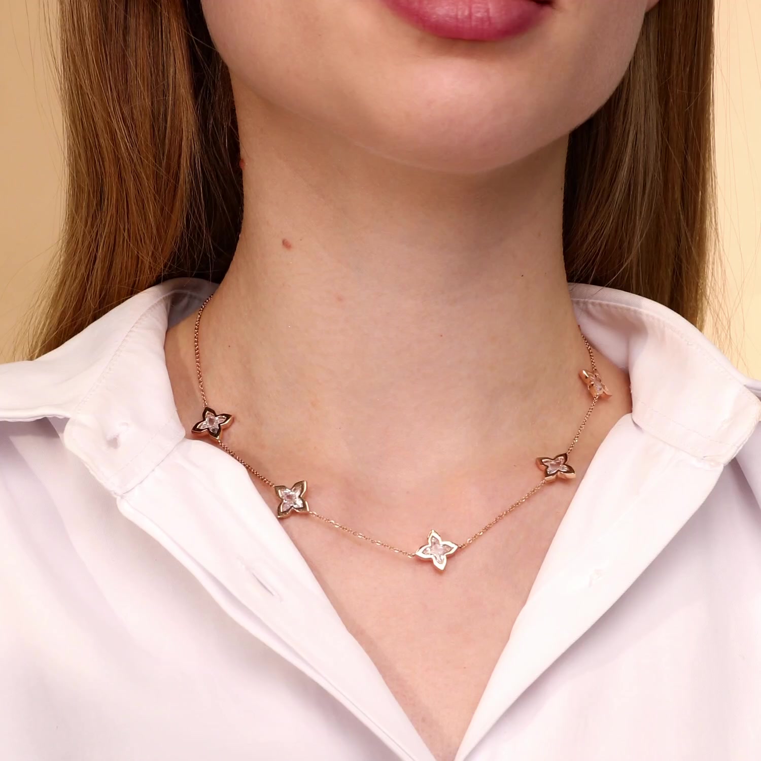 Золотое колье с фианитами