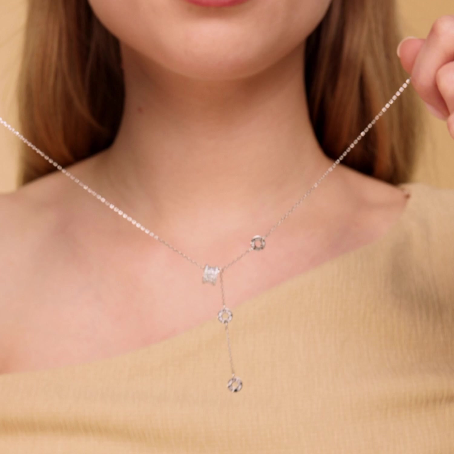 Серебряное колье с фианитами