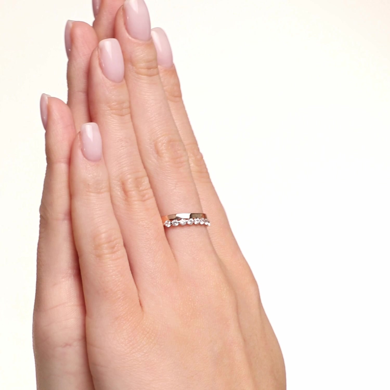 Золотое кольцо с фианитами