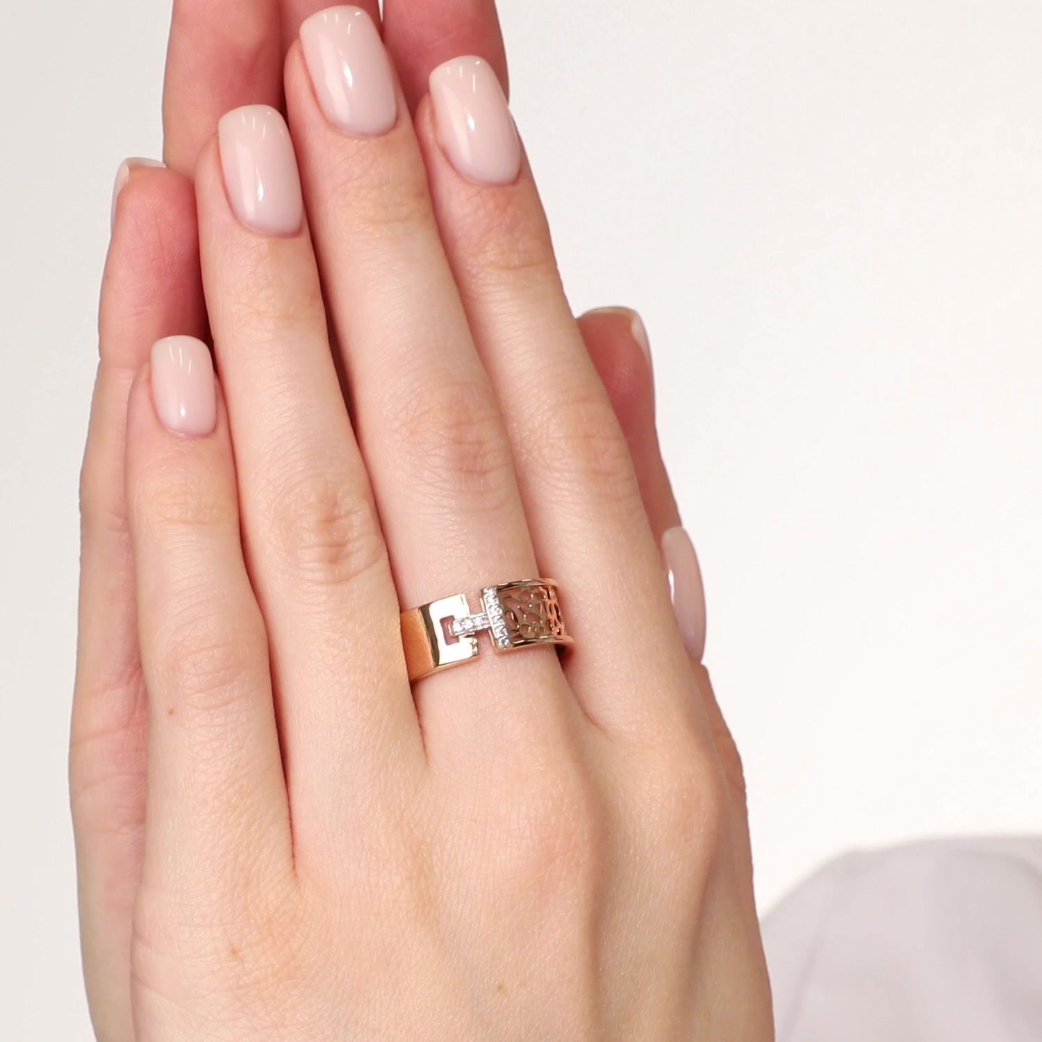 Золотое кольцо с фианитами