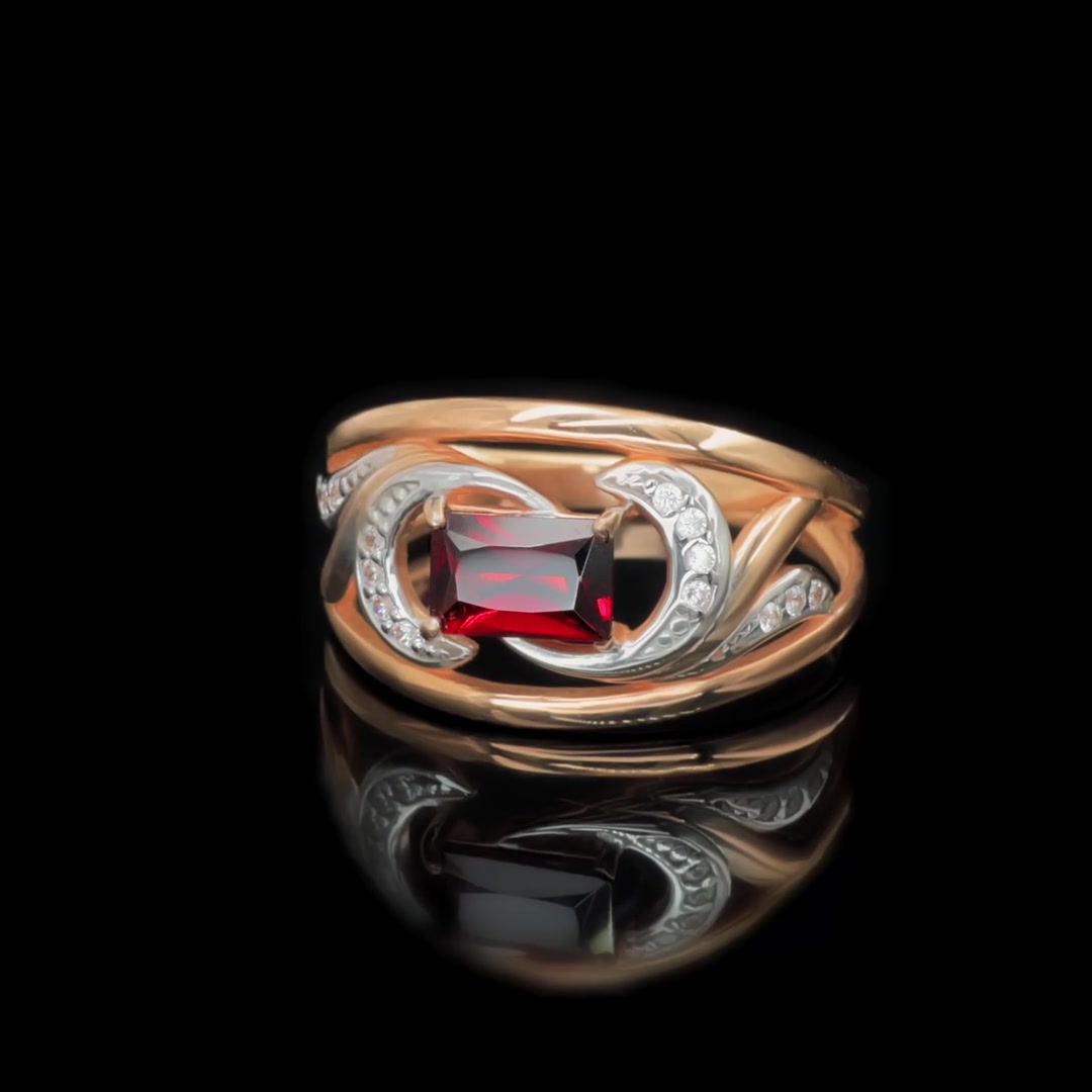 Золотое кольцо с гранатом и фианитами