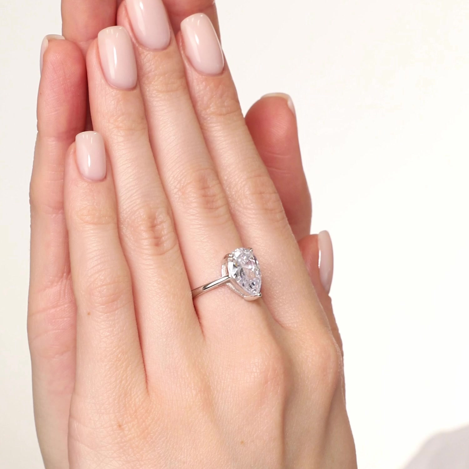 Серебряное кольцо с фианитом