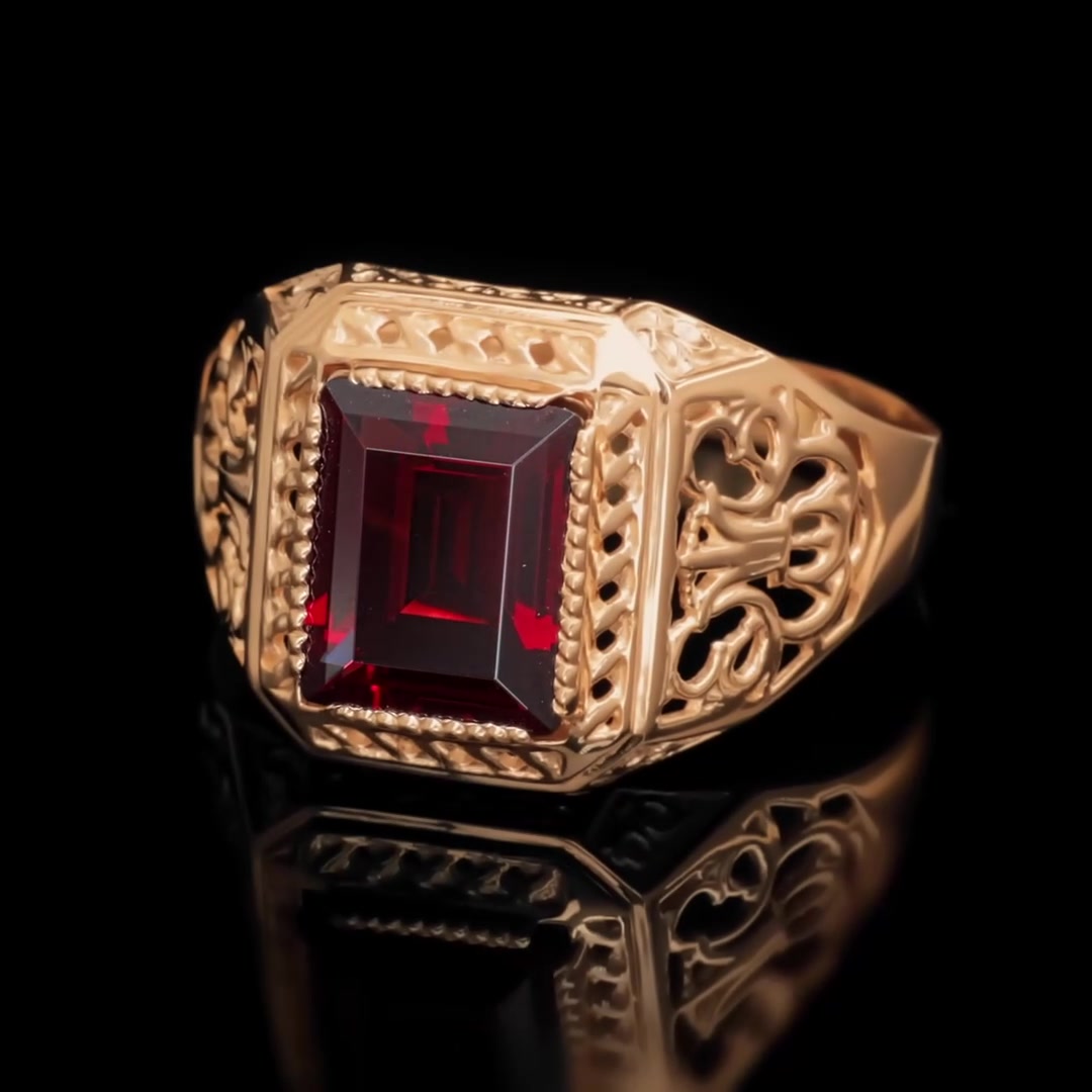 Золотая печатка с ситаллом