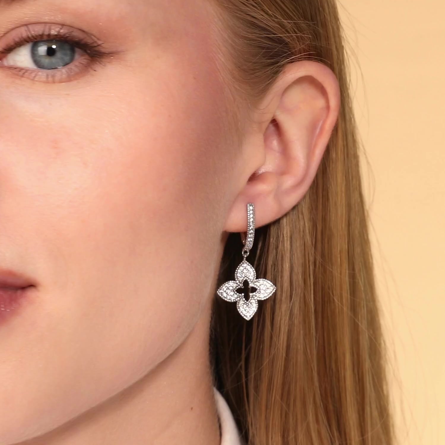 Золотые серьги с фианитами