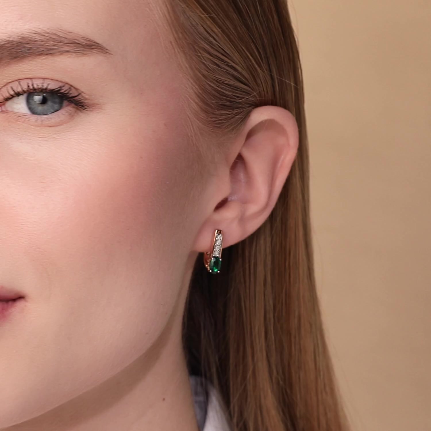 Золотые серьги с изумрудами выращенными и бриллиантами