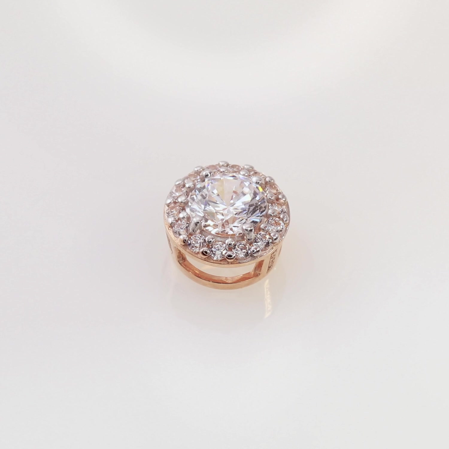 Золотая подвеска с фианитами