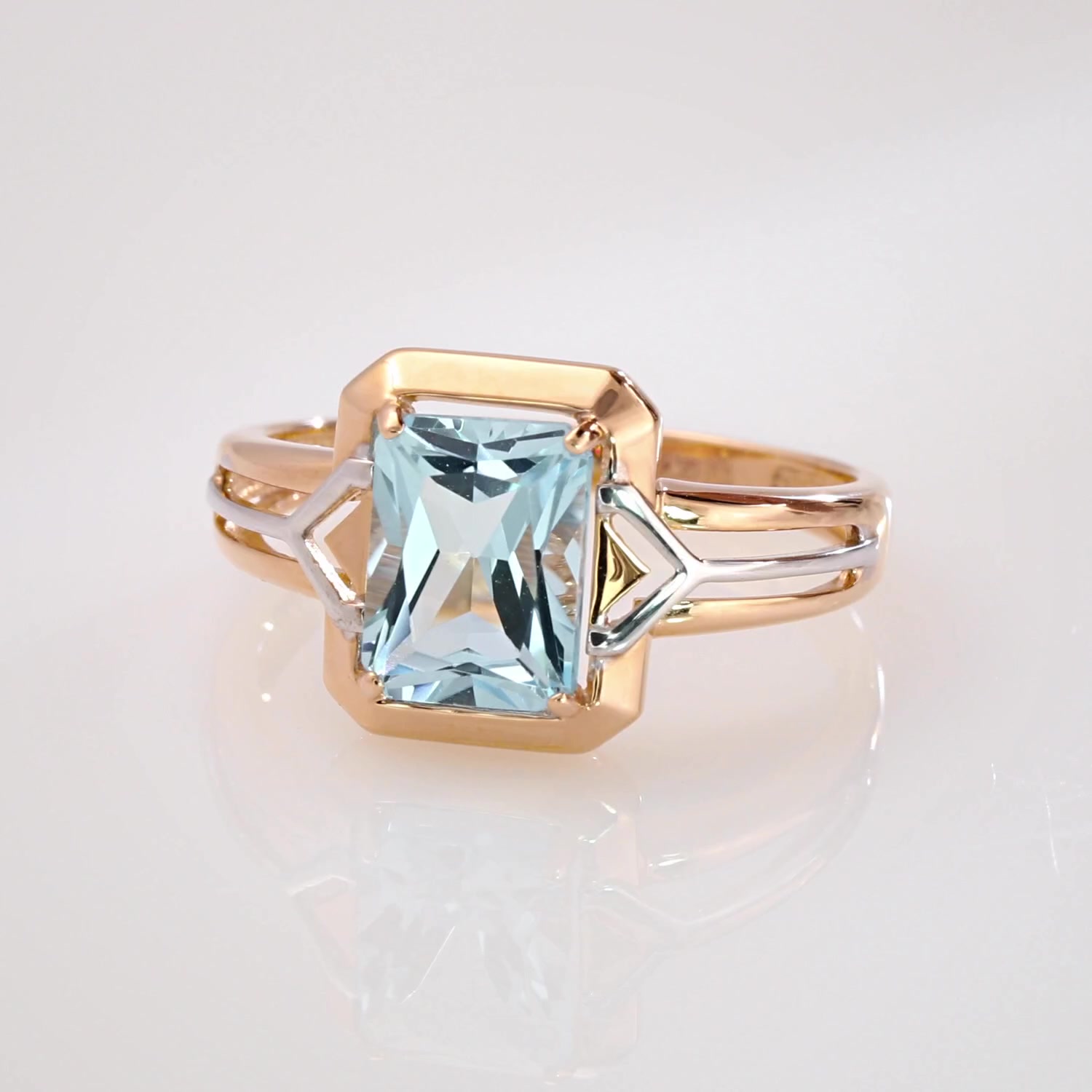 Золотое кольцо с топазом Sky