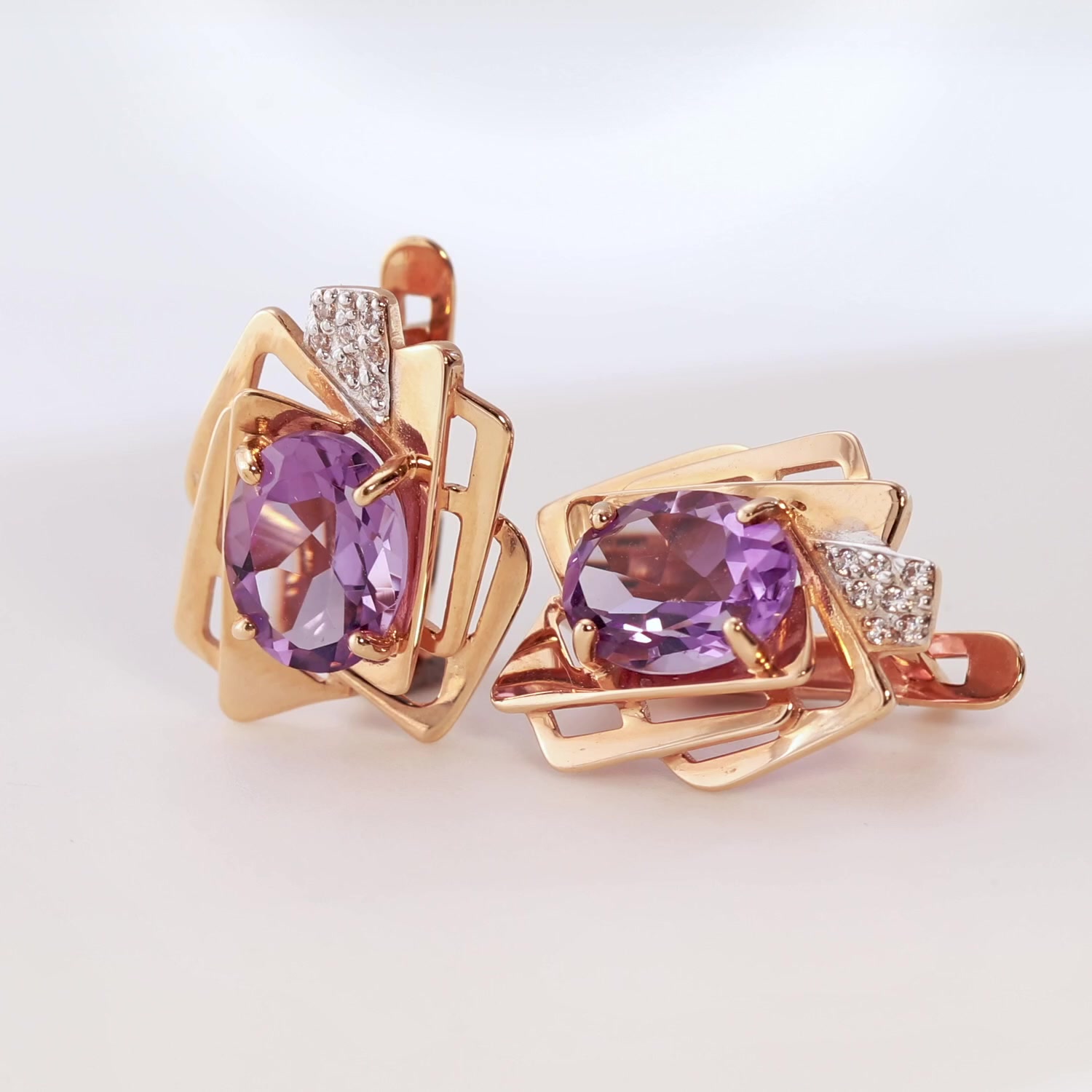 Золотые серьги с аметистами и фианитами