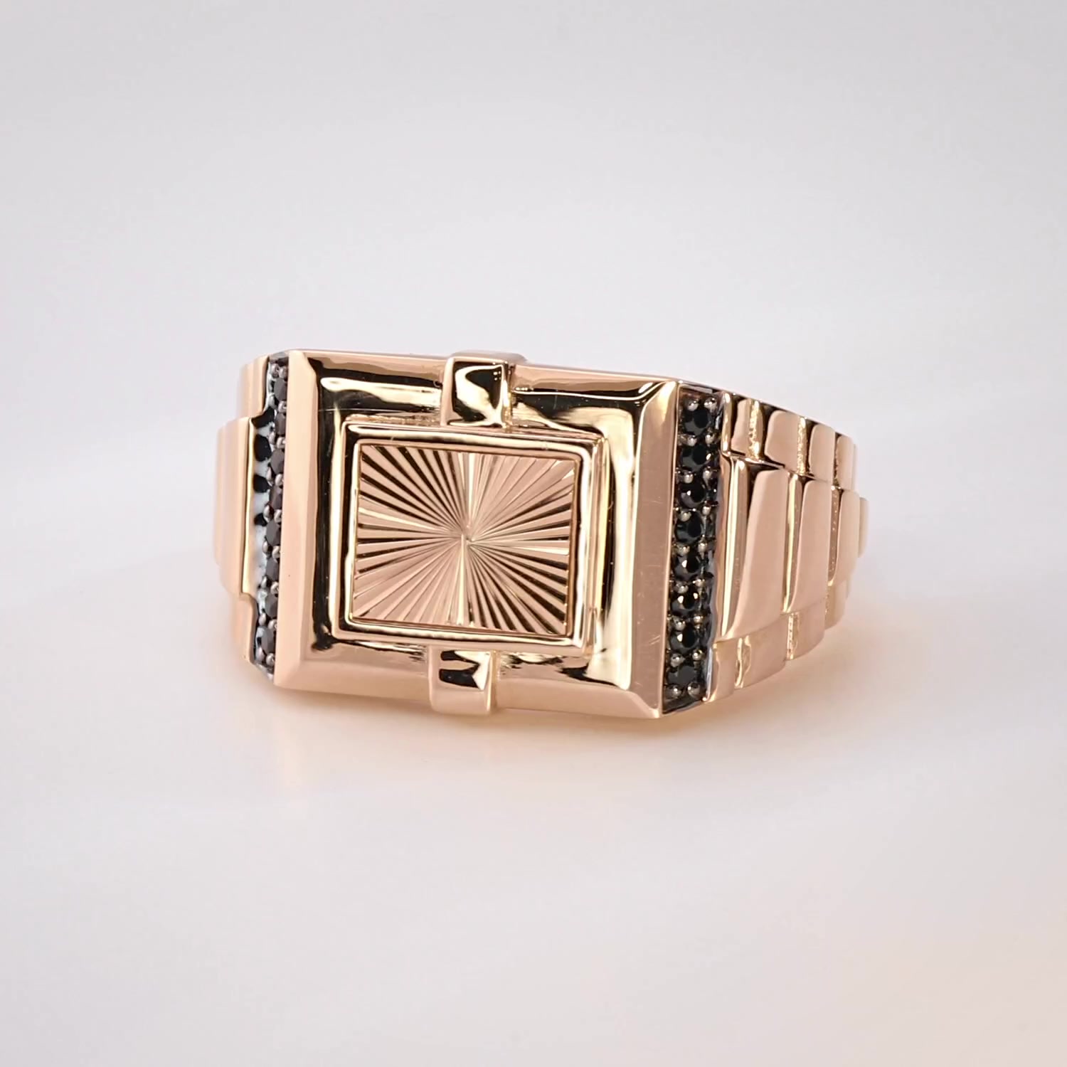 Золотая печатка с фианитами