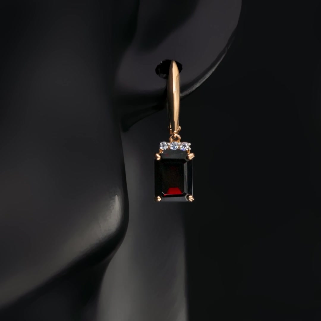Золотые серьги с гранатом и фианитами